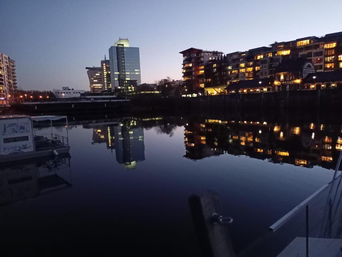 Hauseboat Hotel en barco *